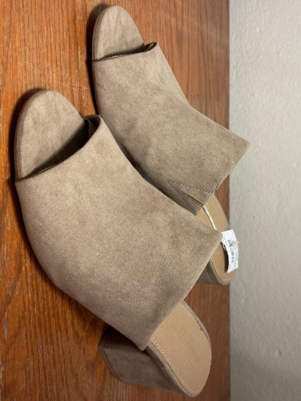 Christian Siriano Women's Tan and Brown Footwear